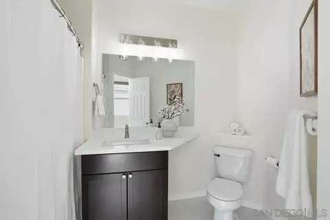 Bath - 370 Carmel Creeper Pl, Encinitas, CA 92024 photo 1 of 3