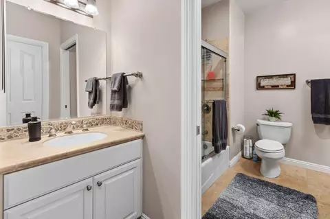 Bath - 28373 Cavalier Ct, Escondido, CA 92026 photo 4 of 5