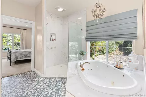 Bath - 28373 Cavalier Ct, Escondido, CA 92026 photo 2 of 5