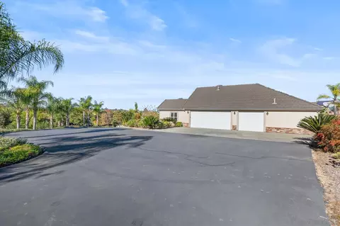 Exterior - 28373 Cavalier Ct, Escondido, CA 92026 photo 5 of 6