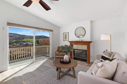 Living - 9118 Sesi Ln, Lakeside, CA 92040 photo 3 of 4