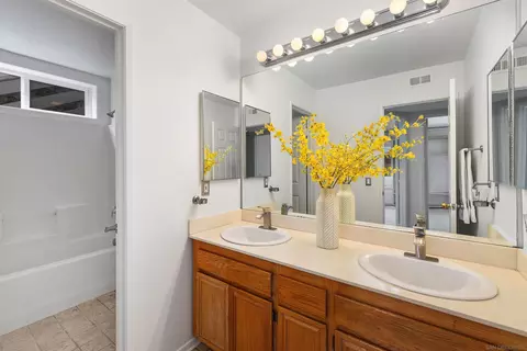 Bath - 9118 Sesi Ln, Lakeside, CA 92040 photo 3 of 3