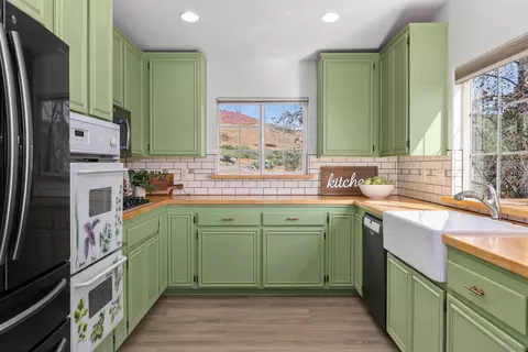 Kitchen - 9118 Sesi Ln, Lakeside, CA 92040 photo 3 of 4