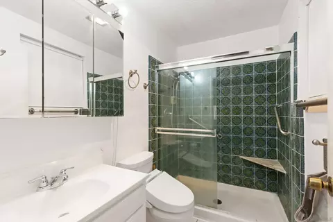 Bath - 538 Paraiso Ave, Spring Valley, CA 91977 photo 2 of 2