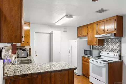 Kitchen - 538 Paraiso Ave, Spring Valley, CA 91977 photo 2 of 3