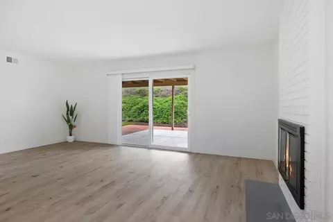 Living - 12545 Buckskin Trl, Poway, CA 92064 photo 2 of 5