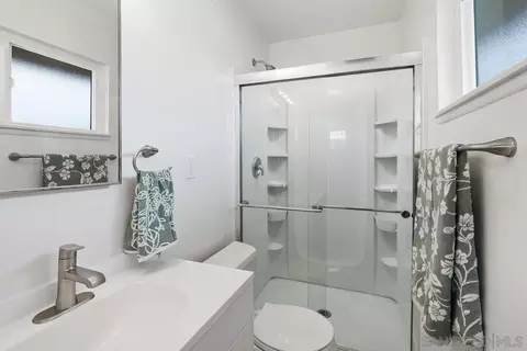 Bath - 12545 Buckskin Trl, Poway, CA 92064 photo 2 of 2