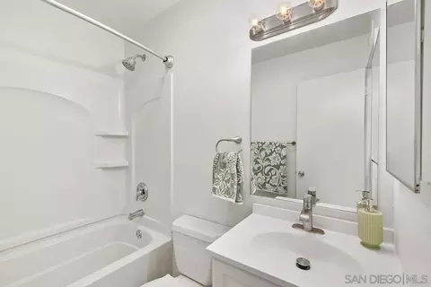 Bath - 12545 Buckskin Trl, Poway, CA 92064 photo 1 of 2