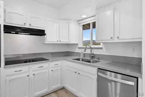 Kitchen - 12545 Buckskin Trl, Poway, CA 92064 photo 4 of 4