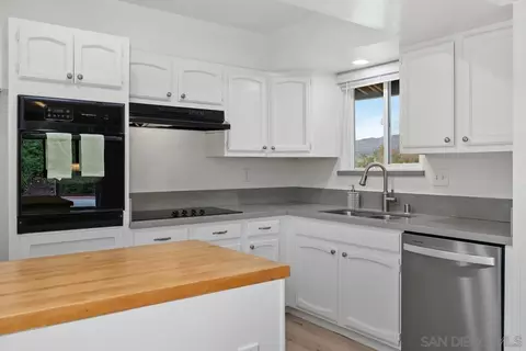 Kitchen - 12545 Buckskin Trl, Poway, CA 92064 photo 2 of 4