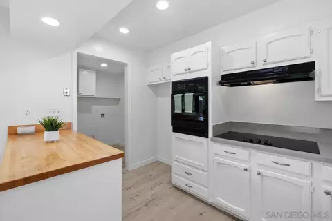 Kitchen - 12545 Buckskin Trl, Poway, CA 92064 photo 3 of 4