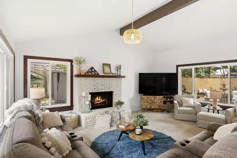 Living - 489 La Costa Ave, Encinitas, CA 92024 photo 1 of 3