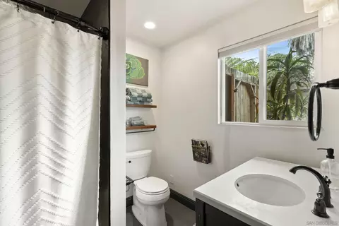 Bath - 489 La Costa Ave, Encinitas, CA 92024 photo 6 of 7