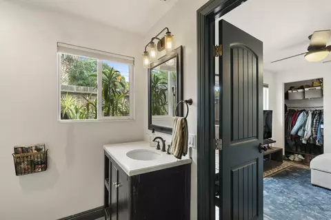 Bath - 489 La Costa Ave, Encinitas, CA 92024 photo 3 of 7