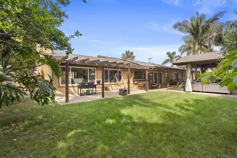 Exterior - 489 La Costa Ave, Encinitas, CA 92024 photo 7 of 11