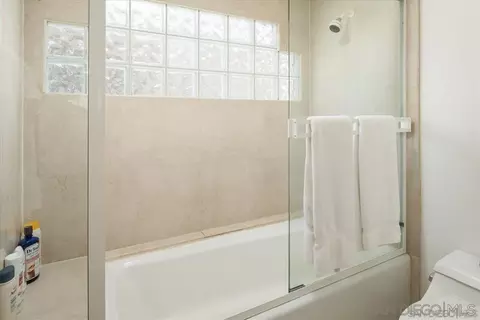 Bath - 39 The Pt, Coronado, CA 92118 photo 4 of 5