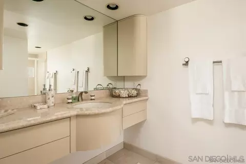 Bath - 39 The Pt, Coronado, CA 92118 photo 3 of 5