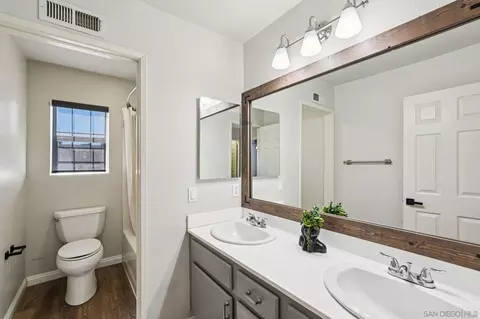 Bath - 32666 Clearvail Dr, Temecula, CA 92592 photo 1 of 2