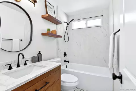 Bath - 156 Francesca Dr, Oceanside, CA 92057 photo 2 of 4