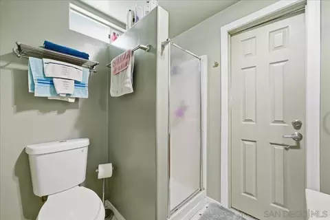 Bath - 214 Summit Ave, Fallbrook, CA 92028 photo 2 of 4