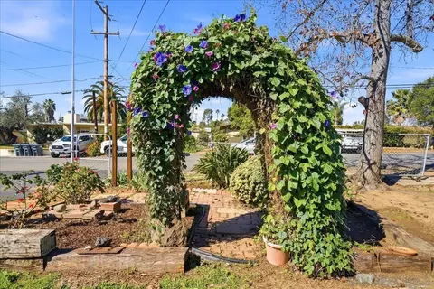 Exterior - 214 Summit Ave, Fallbrook, CA 92028 photo 6 of 9