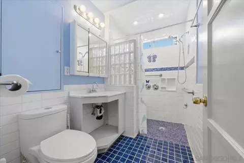 Bath - 214 Summit Ave, Fallbrook, CA 92028 photo 3 of 4