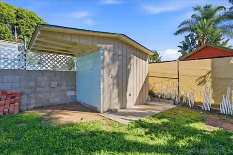 Exterior - 214 Summit Ave, Fallbrook, CA 92028 photo 7 of 9