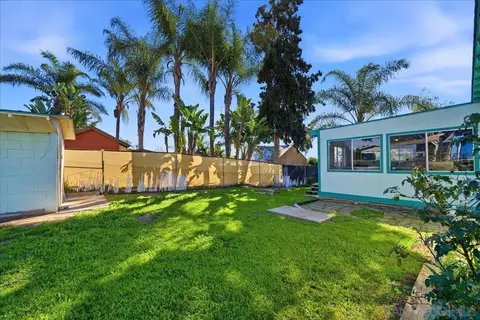 Exterior - 214 Summit Ave, Fallbrook, CA 92028 photo 5 of 9