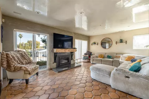Living - 175 Maple Ave #4, Carlsbad, CA 92008 photo 1 of 2