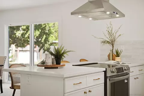Kitchen - 646 Barsby St, Vista, CA 92084 photo 7 of 8