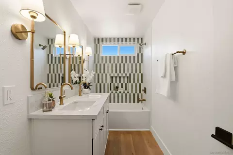 Bath - 646 Barsby St, Vista, CA 92084 photo 1 of 3