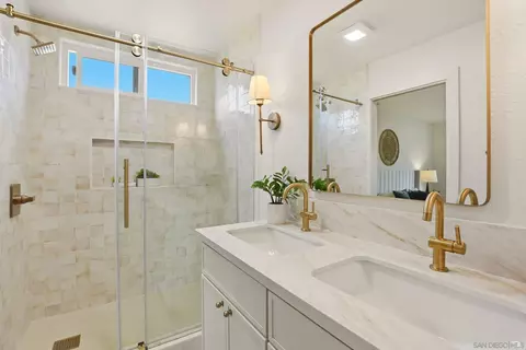 Bath - 646 Barsby St, Vista, CA 92084 photo 2 of 3