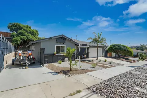 Exterior - 168 Carey Rd, Oceanside, CA 92054 photo 4 of 10