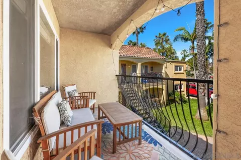 1915 Emerald St #F, San Diego, CA 92109