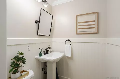 Bath - 16462 Martincoit Rd, Poway, CA 92064 photo 1 of 5