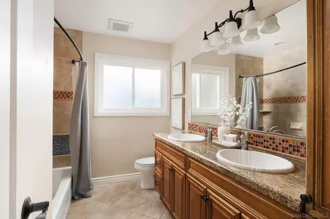 Bath - 16462 Martincoit Rd, Poway, CA 92064 photo 3 of 5
