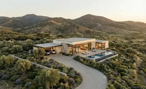 2055 Riviera Dr #195, Vista, CA 92084