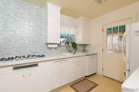 Kitchen - 951-55 B, Coronado, CA 92118 photo 4 of 5