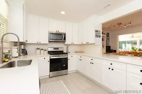 Kitchen - 951-55 B, Coronado, CA 92118 photo 2 of 5