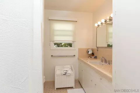 Bath - 951-55 B, Coronado, CA 92118 photo 2 of 3