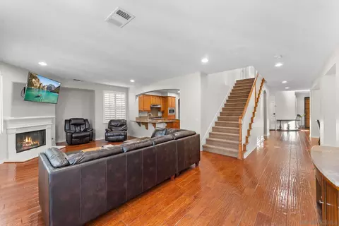 Living - 732 N Fox Run Pl, Chula Vista, CA 91914 photo 2 of 3