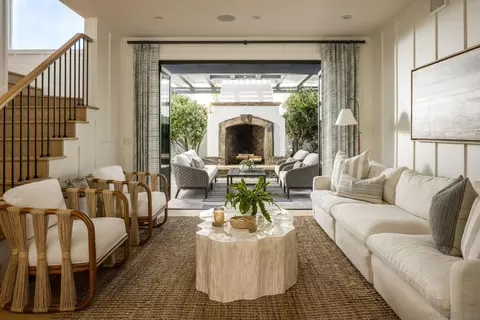 Living - 220 Jacob Ln, Encinitas, CA 92024 photo 1 of 3