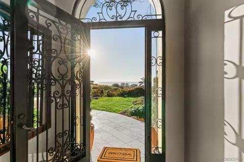 Entry Way - 2061 Seaview Ave, Del Mar, CA 92014 photo 1 of 1