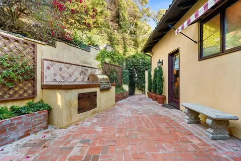 Exterior - 2061 Seaview Ave, Del Mar, CA 92014 photo 6 of 9