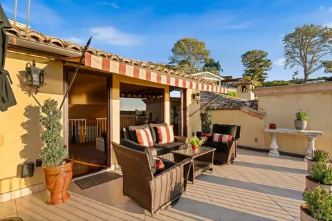 Exterior - 2061 Seaview Ave, Del Mar, CA 92014 photo 3 of 9