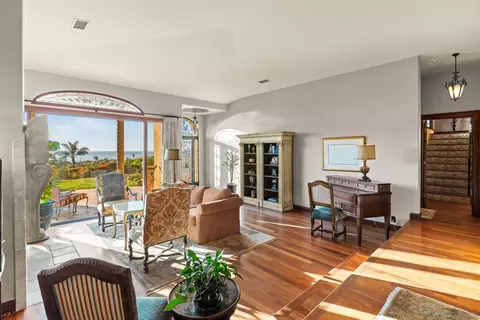 Living - 2061 Seaview Ave, Del Mar, CA 92014 photo 3 of 4