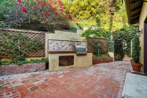 Exterior - 2061 Seaview Ave, Del Mar, CA 92014 photo 7 of 9