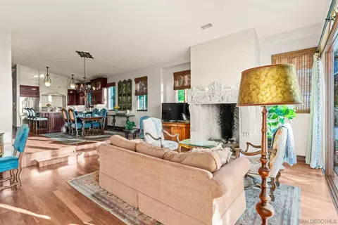 Living - 2061 Seaview Ave, Del Mar, CA 92014 photo 2 of 4