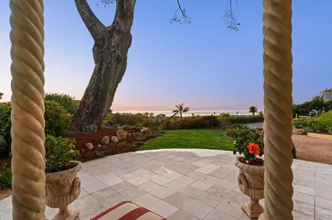 Exterior - 2061 Seaview Ave, Del Mar, CA 92014 photo 5 of 9