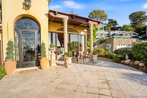 Exterior - 2061 Seaview Ave, Del Mar, CA 92014 photo 4 of 9